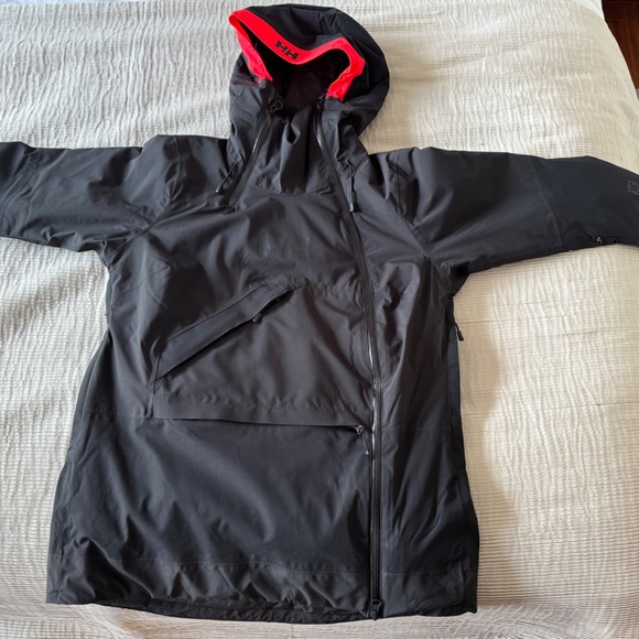 Helly Hansen  Powerchaser Asymetric Jacket - Picture 6 of 6